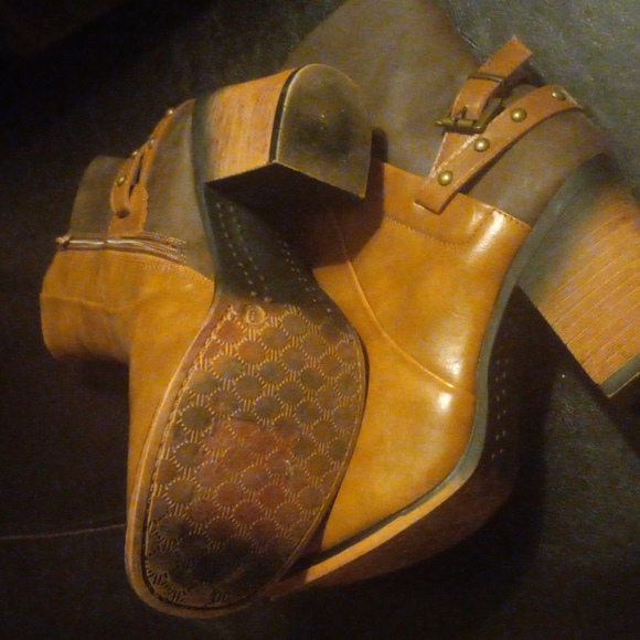 Boots - Picture 2 of 5